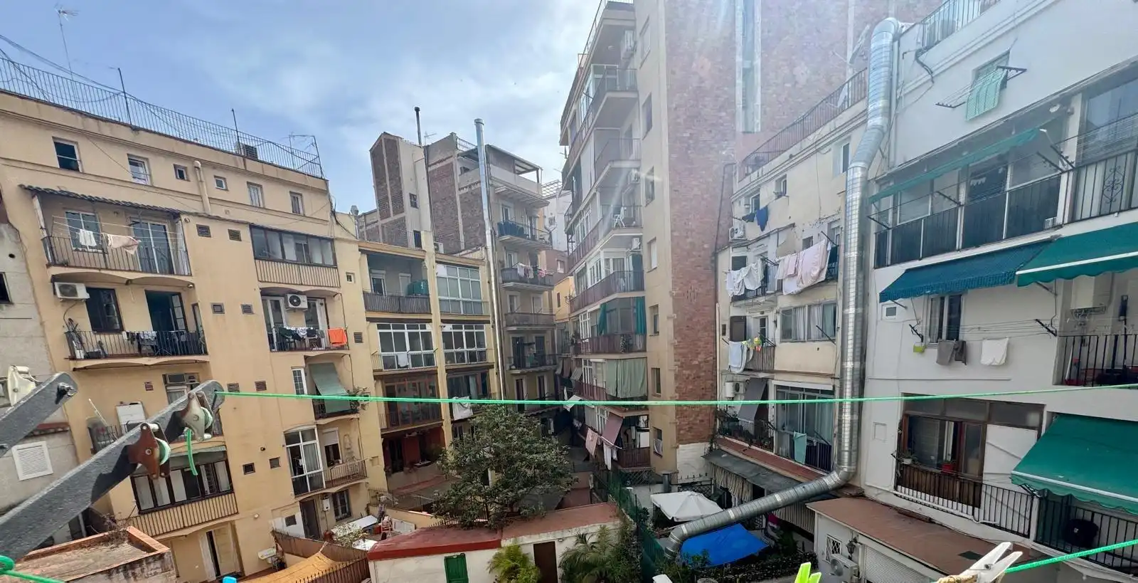 Außenansicht von Wohnung zum Verkauf in Barcelona mit Heizung und Balkon