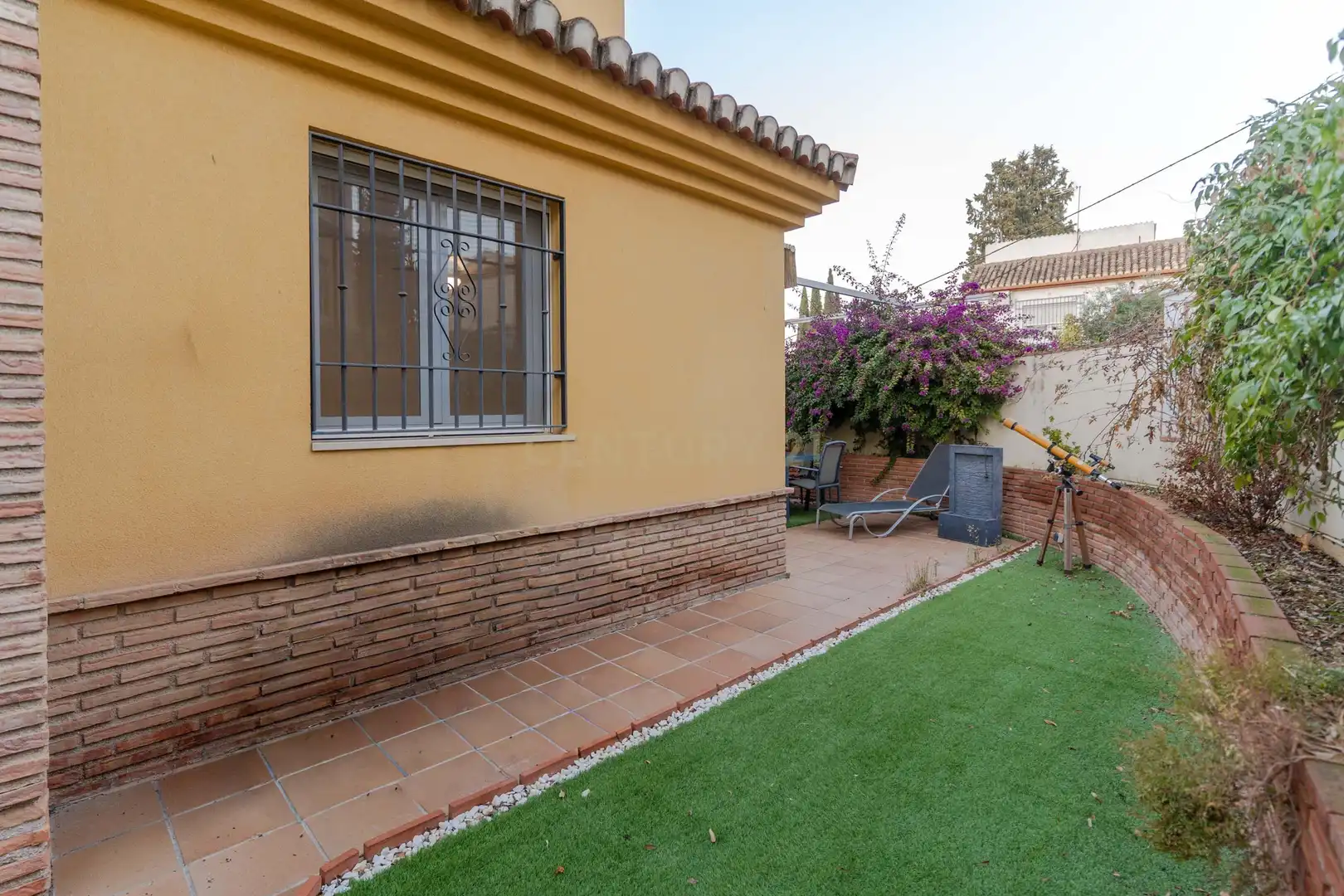 Jardí de Casa adosada en venda en La Zubia amb Aire condicionat, Jardí privat i Traster