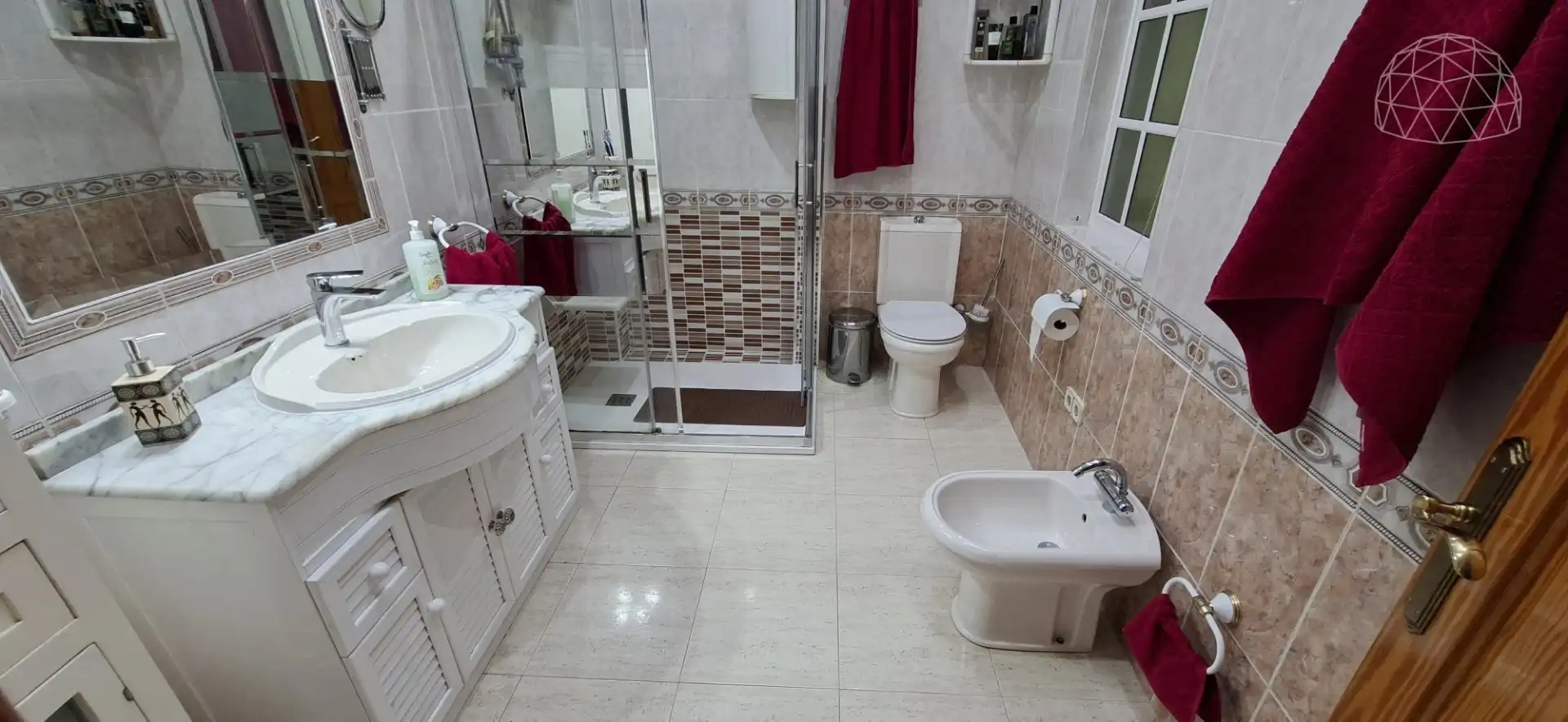 Badezimmer von Haus oder Chalet zum Verkauf in Sevilla mit Klimaanlage, Terrasse und Möbliert