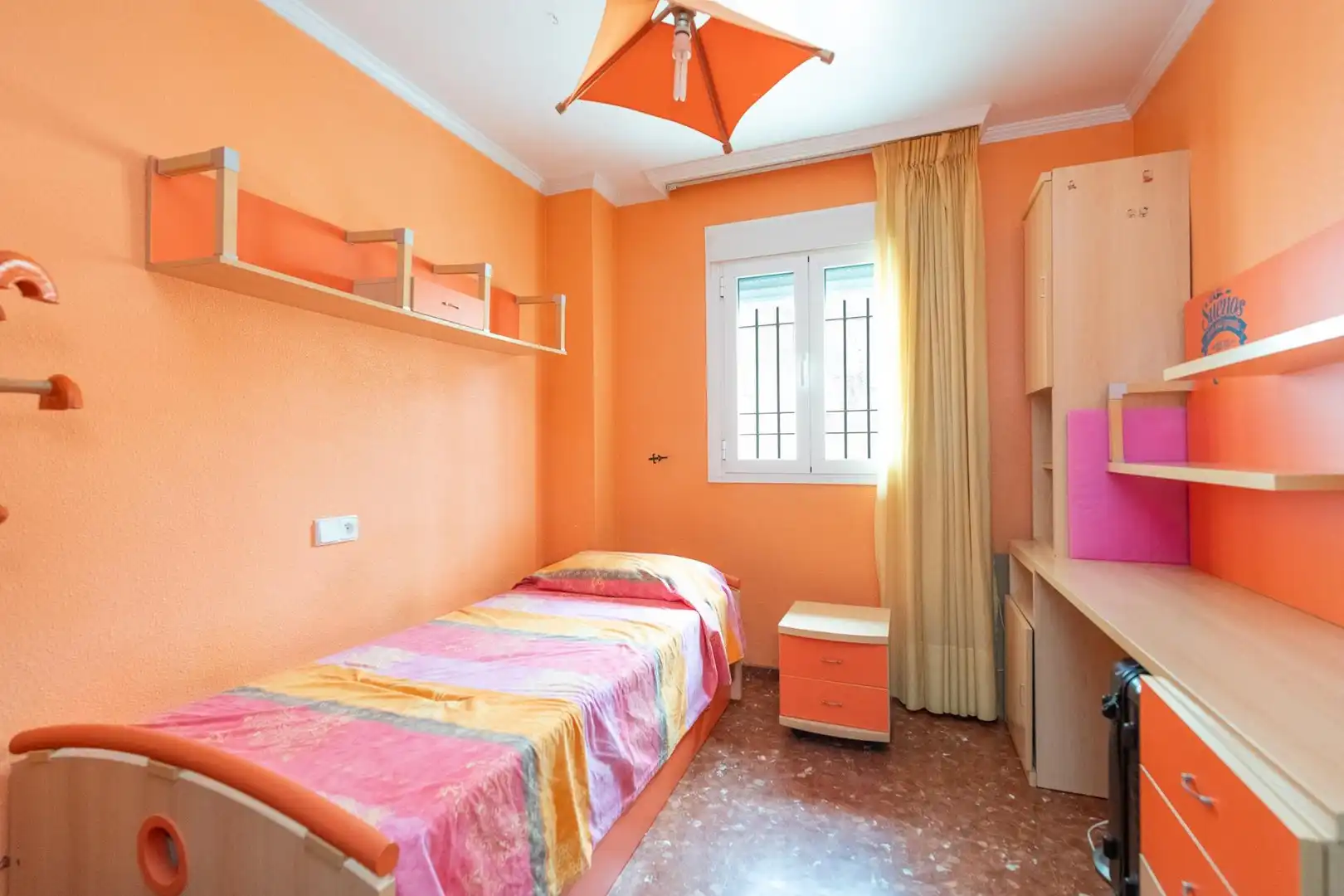 Habitación de Casa adosada en venta en Málaga con Aire acondicionado, Jardín privado y Terraza