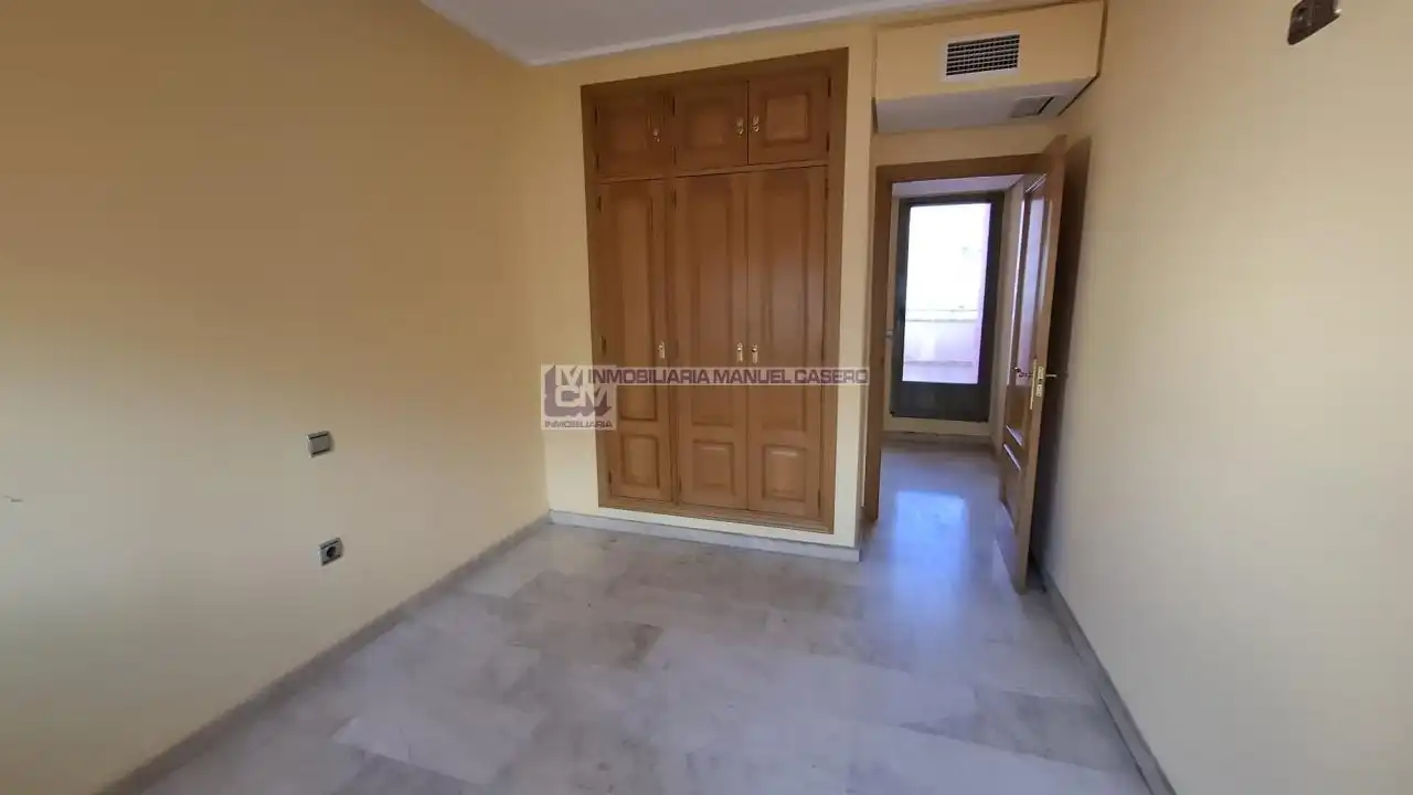 Habitación de Ático en venta en Cáceres con Calefacción, Terraza y Trastero