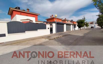 Vista exterior de Casa o xalet en venda en Jerez de la Frontera amb Aire condicionat i Terrassa