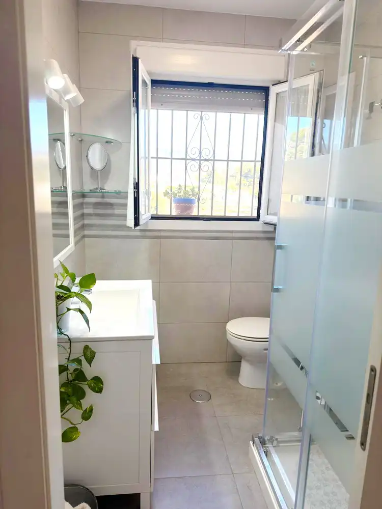 Badezimmer von Wohnung zur Miete in Almuñécar mit Möbliert