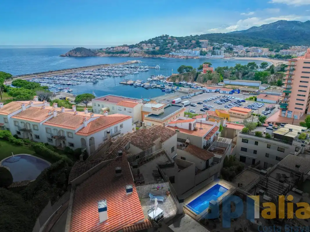 Exterior view of Attic for sale in Sant Feliu de Guíxols  with Terrace and Community pool