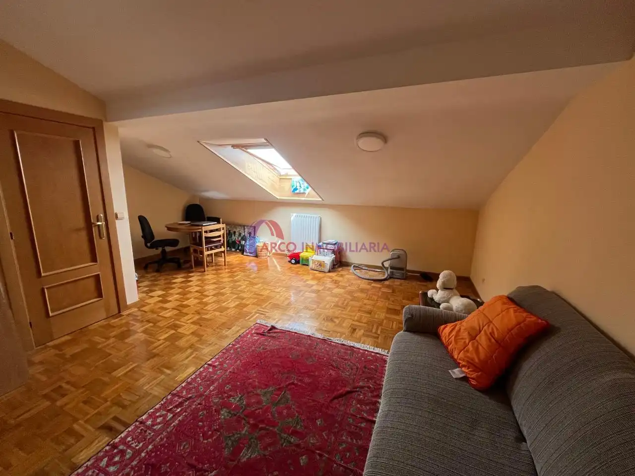 Detached homes for sale in Burgos  with Heating, Private garden and Parquet flooring