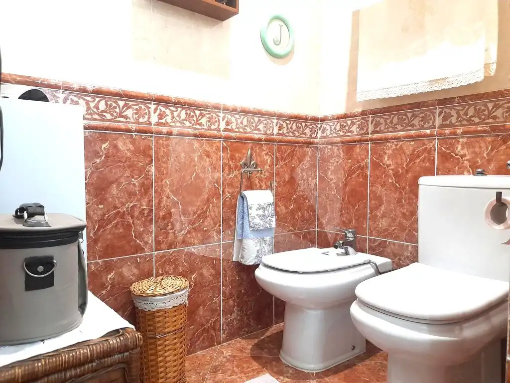 Bany de Casa adosada en venda en Badajoz amb Aire condicionat, Terrassa i Piscina