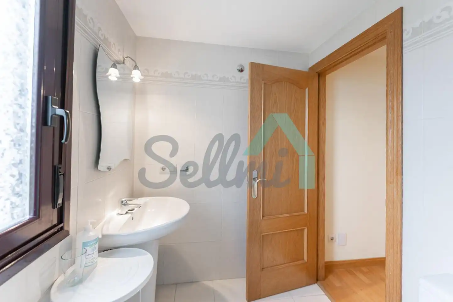 Bathroom of Flat for rent in Oviedo   with Heating, Parquet flooring and Terrace