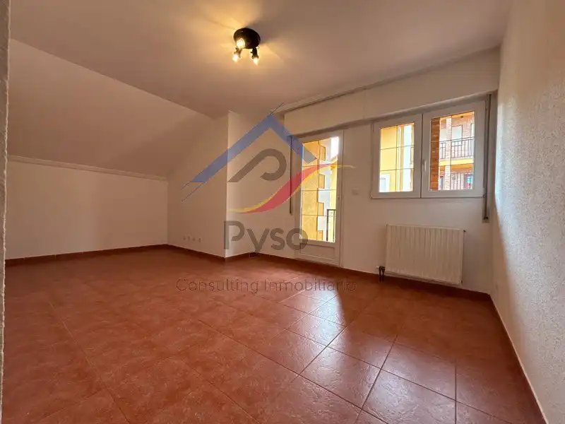 Sala d'estar de Àtic en venda en Ruiloba amb Calefacció, Jardí privat i Balcó