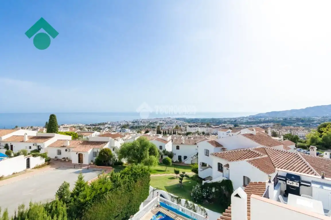 Vista exterior de Casa adosada en venta en Nerja con Jardín privado