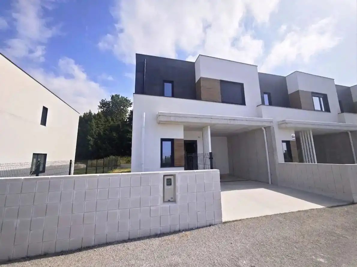 Vista exterior de Casa o chalet de alquiler en Medio Cudeyo con Jardín privado, Parquet y Amueblado