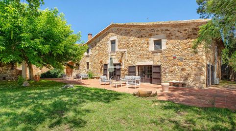 Exclusiva masía catalana con licencia turística, piscina y jardín privado en venta en Llagostera, en plena naturaleza y cerca de l