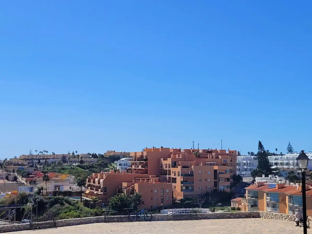 Vista exterior de Ático en venta en Fuengirola con Aire acondicionado, Amueblado y Piscina comunitaria