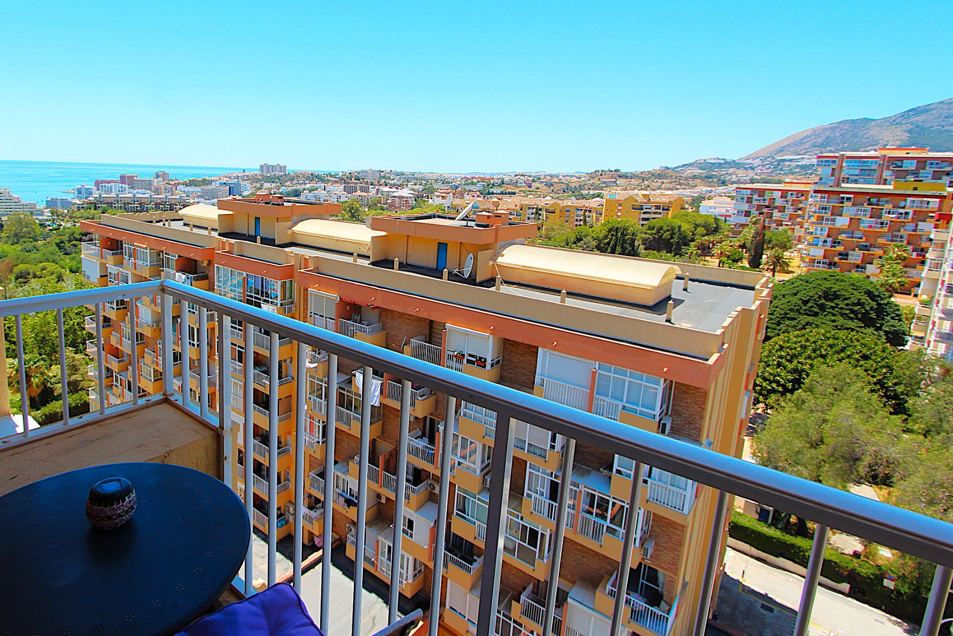Vista exterior de Estudi en venda en Benalmádena amb Aire condicionat, Terrassa i Moblat