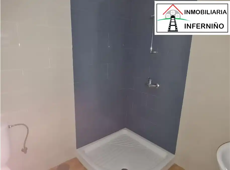 Bathroom of Houses for sale in Ferrol