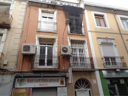 Vista exterior de Casa o xalet en venda en Villena amb Aire condicionat i Balcó