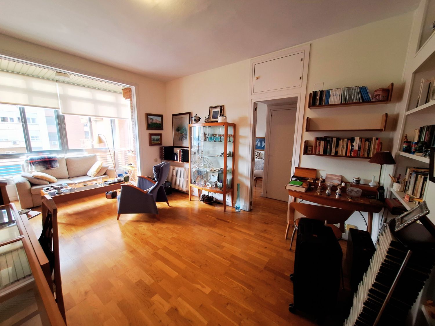 Sala de estar de Piso en venta en  Madrid Capital con Calefacción, Parquet y Terraza