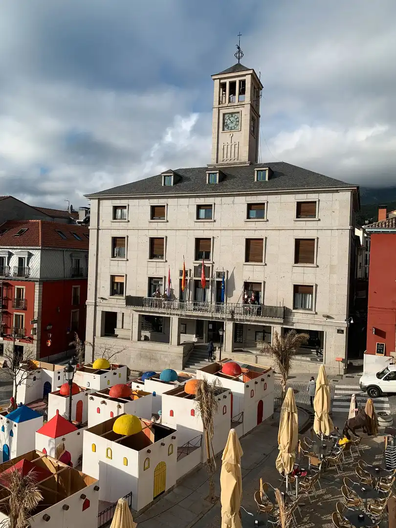 Vista exterior de Oficina de lloguer en San Lorenzo de El Escorial amb Calefacció, Terrassa i Traster