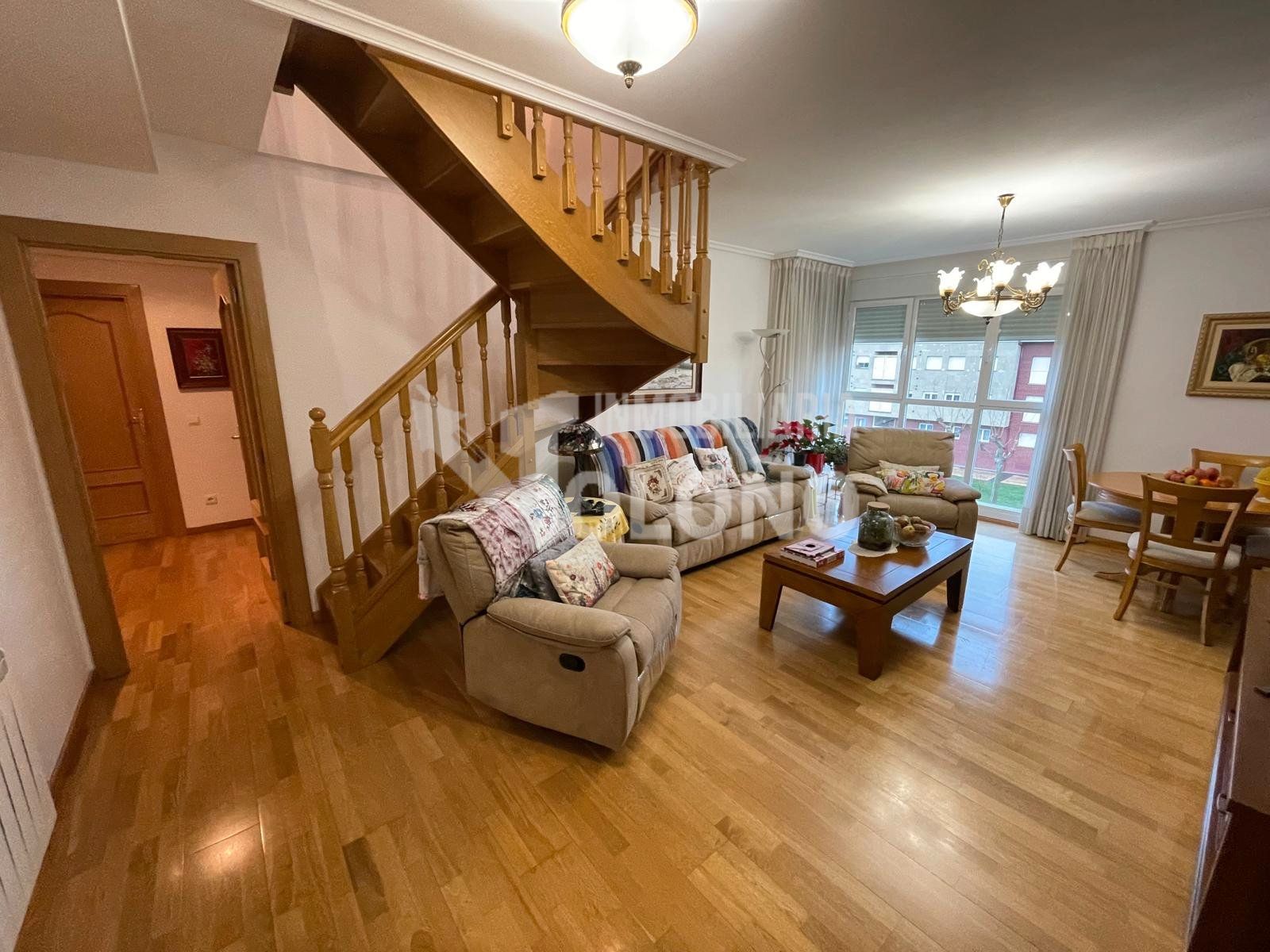 Wohnzimmer von Maisonette zum verkauf in Haro mit Klimaanlage, Heizung und Parkett