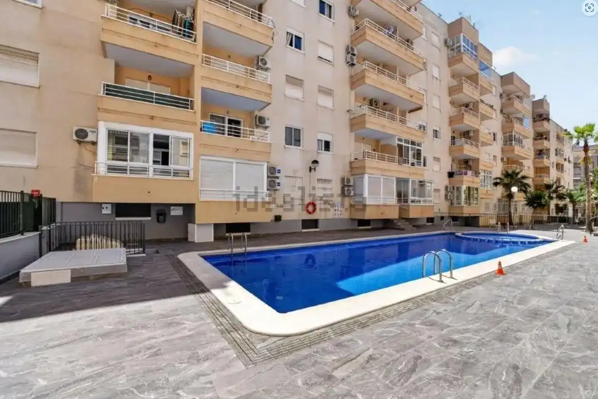 Piscina de Apartament en venda en Torrevieja amb Terrassa, Moblat i Balcó