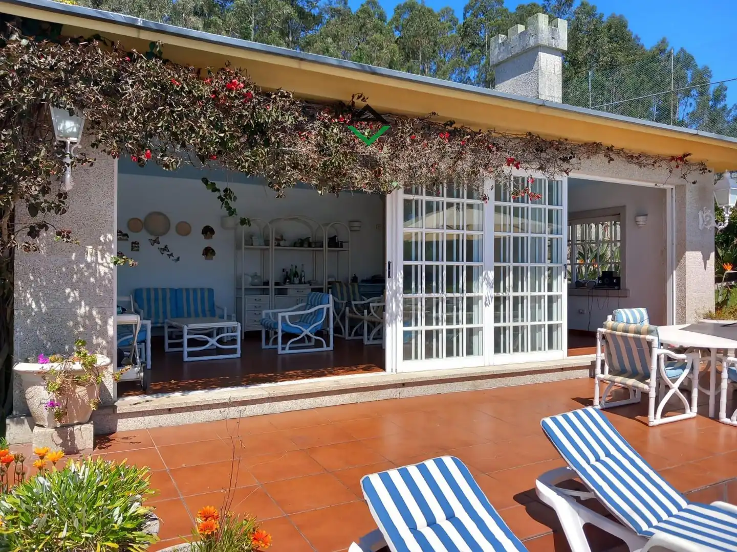 Terrassa de Casa o xalet en venda en Cangas  amb Calefacció, Terrassa i Traster