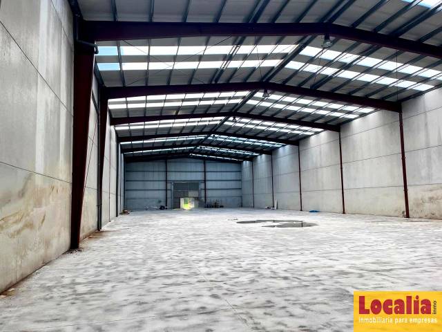 Nave industrial en Alquiler en Los Corrales de Buelna