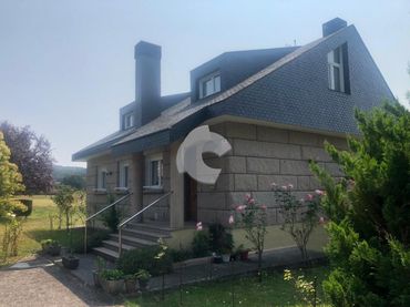 Casa amb jardí en venda a Sas de Penelas