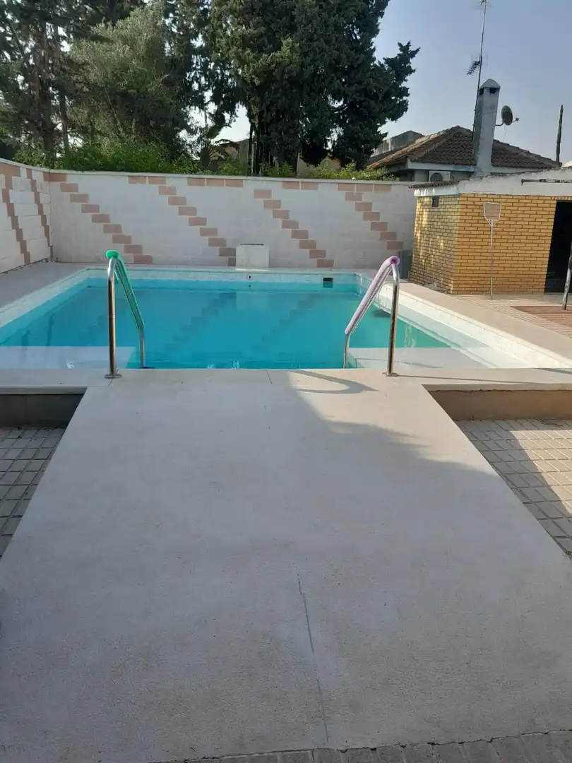 Piscina de Casa o chalet en venta en Palomares del Río con Aire acondicionado, Calefacción y Jardín privado