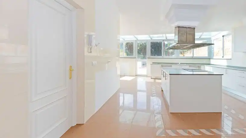 Cocina de Casa o chalet en venta en Benahavís con Aire acondicionado, Calefacción y Jardín privado