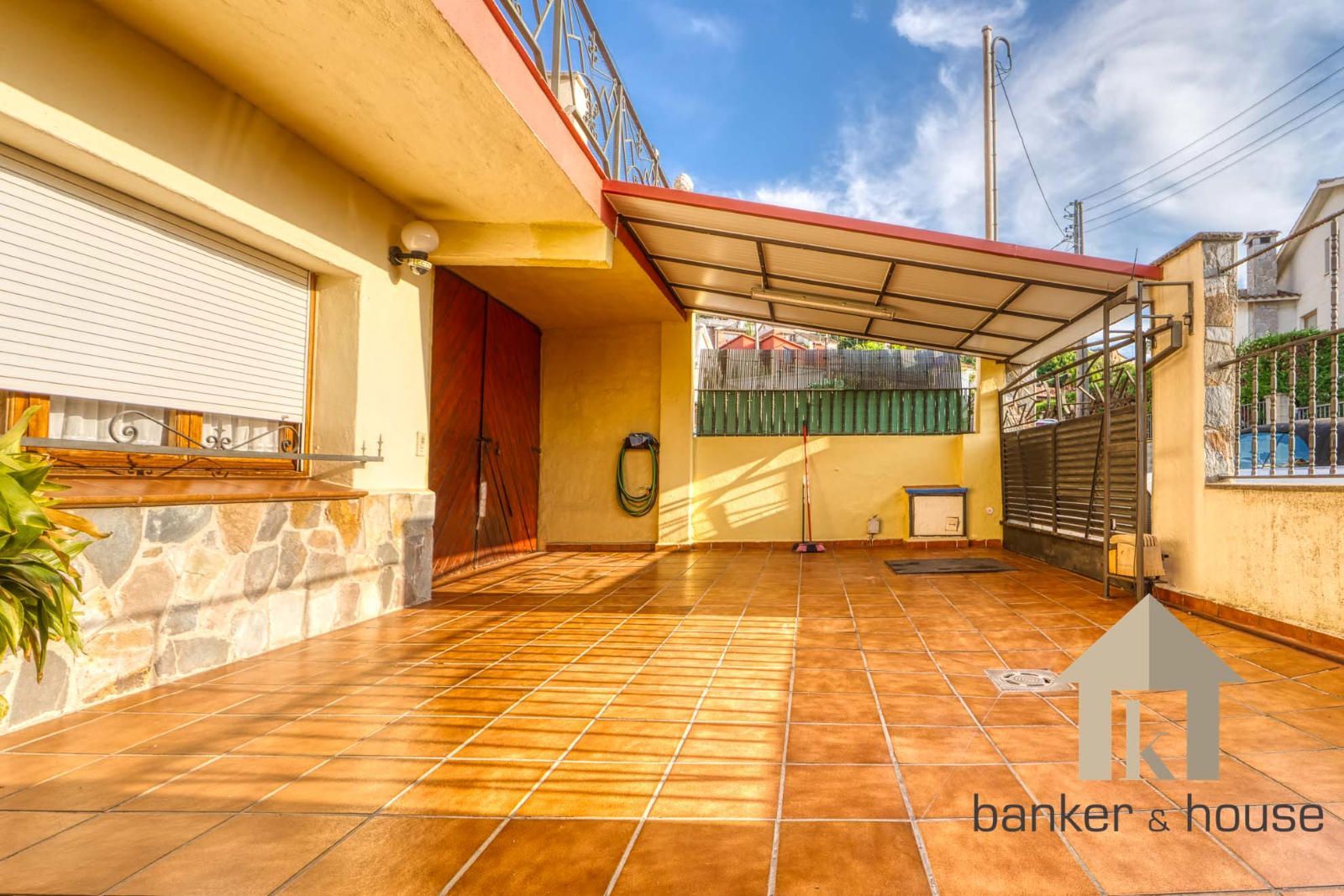 Exterior view of Single-family semi-detached for sale in Cerdanyola del Vallès  with Heating, Private garden and Terrace