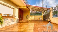 Vista exterior de Casa adosada en venda en Cerdanyola del Vallès amb Calefacció, Jardí privat i Terrassa