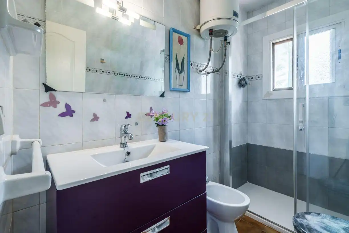 Bathroom of Apartments for sale in El Vendrell  with Air Conditioner and Oven