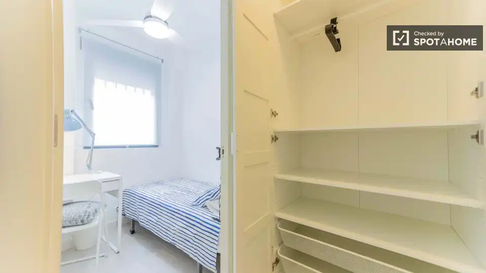 Habitación de Piso de alquiler en Valencia con Aire acondicionado, Calefacción y Amueblado