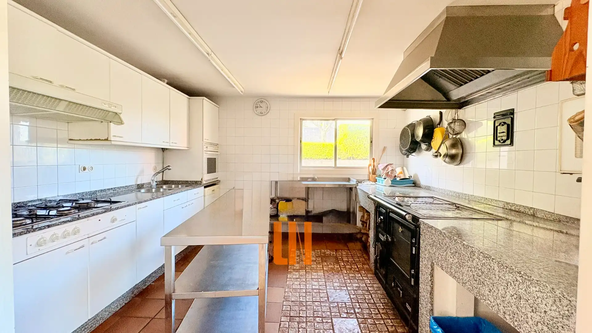 Cuina de Casa o xalet en venda en A Coruña Capital  amb Calefacció, Parquet i Terrassa