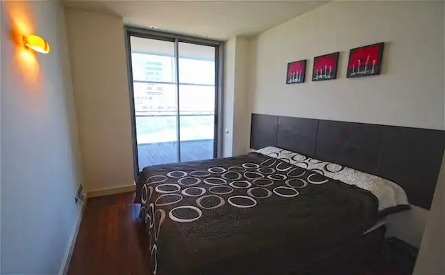 Habitación de Piso en venta en Barcelona con Terraza y Piscina comunitaria