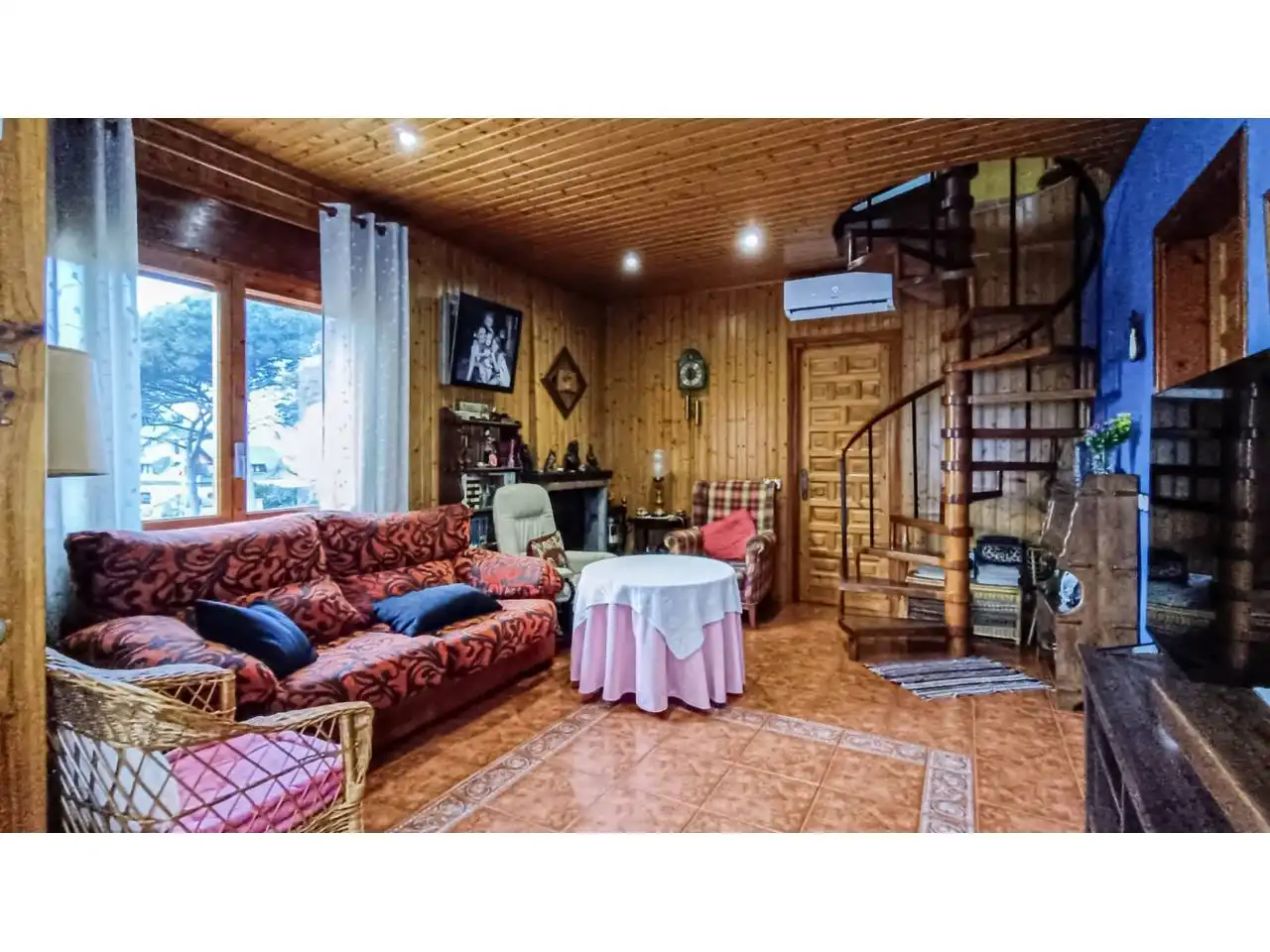 Sala d'estar de Casa o xalet en venda en Llinars del Vallès amb Aire condicionat, Calefacció i Jardí privat