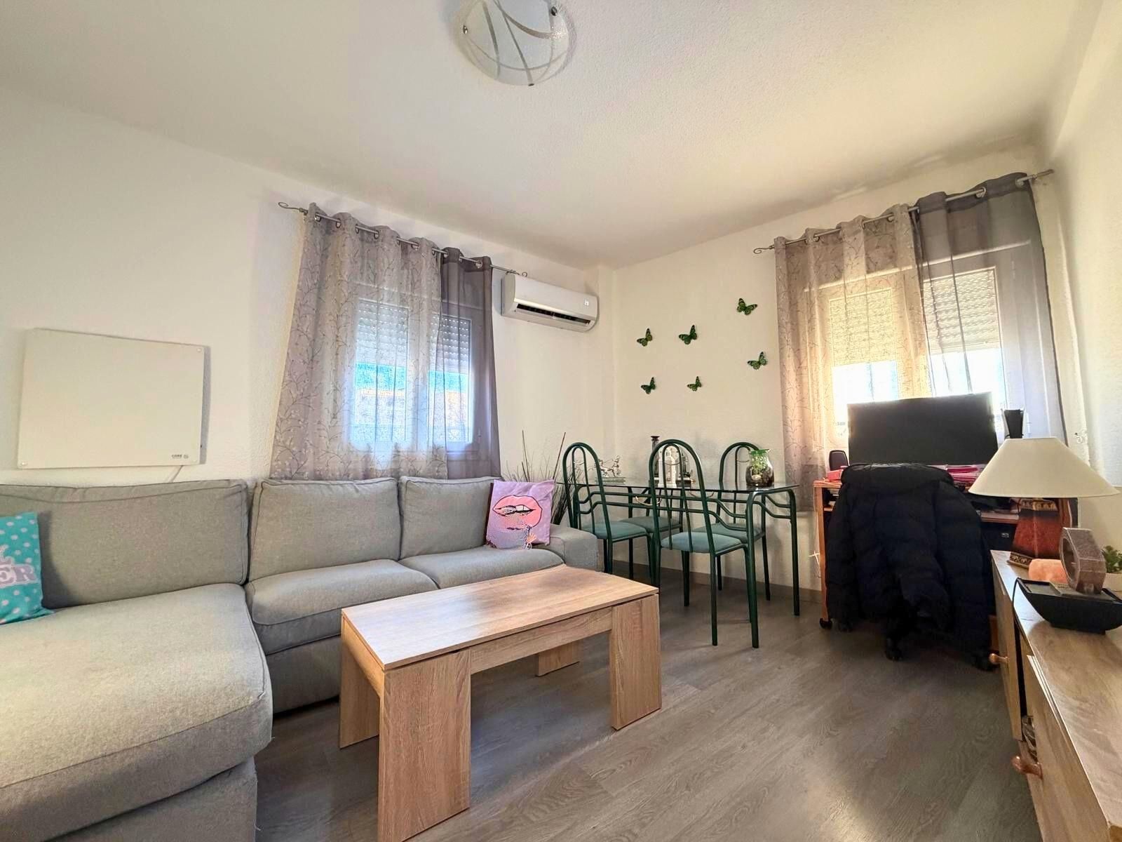 Sala d'estar de Pis en venda en Loeches amb Aire condicionat, Calefacció i Parquet