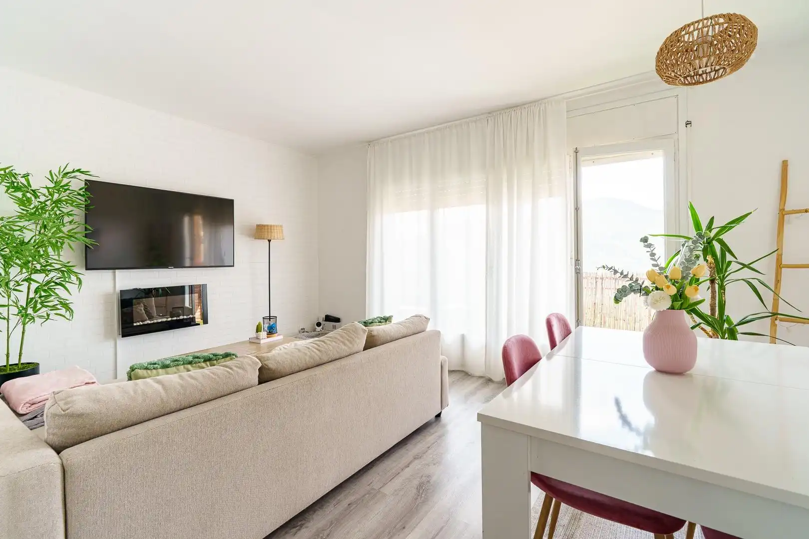 Sala de estar de Piso en venta en Corbera de Llobregat con Calefacción, Parquet y Balcón