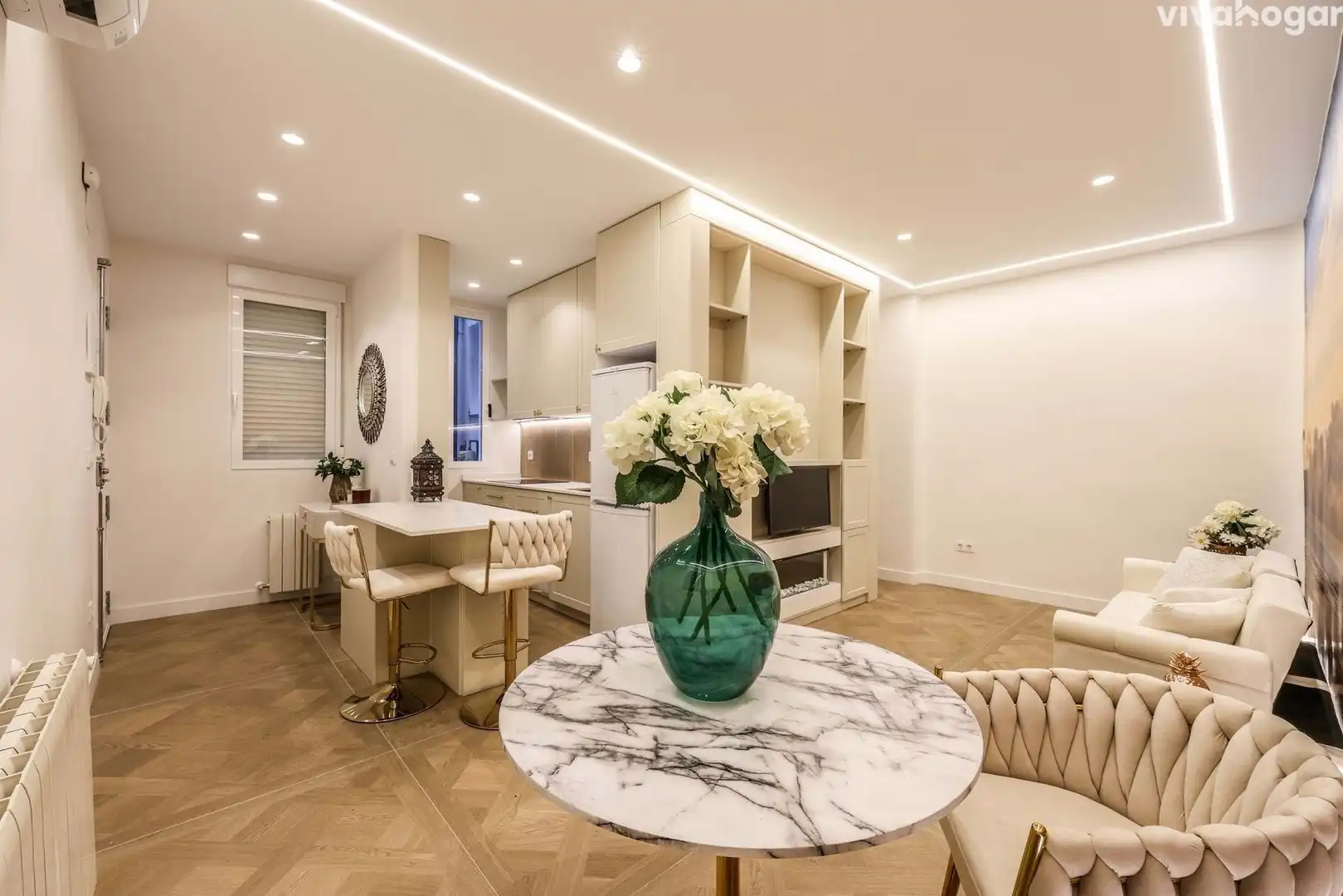 Living room of Flat for sale in Madrid  with Air Conditioner, Heating and Furnished