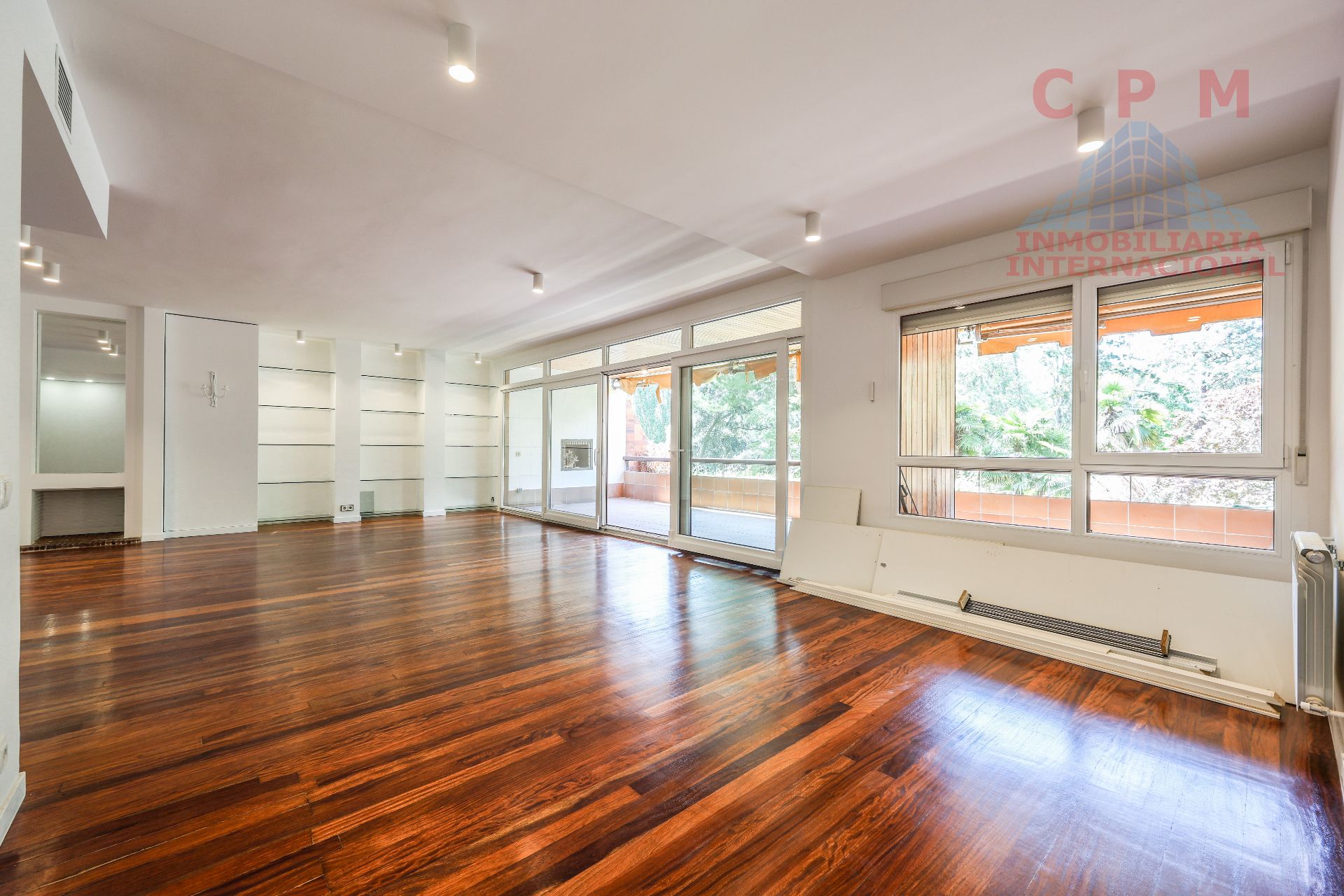 Sala d'estar de Pis de lloguer en La Moraleja amb Aire condicionat, Calefacció i Parquet