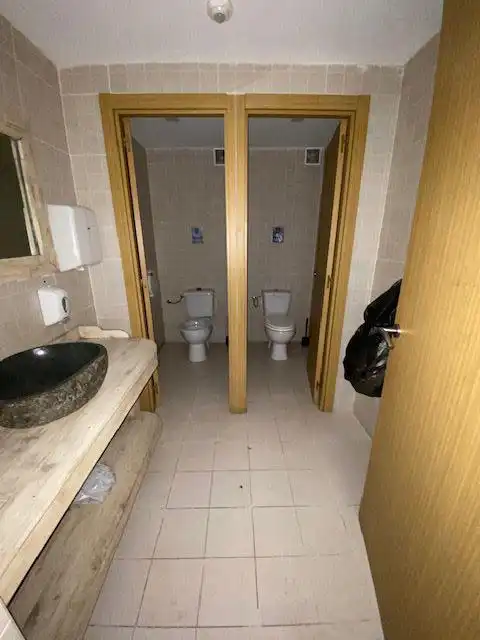 Baño de Local de alquiler en Oviedo 