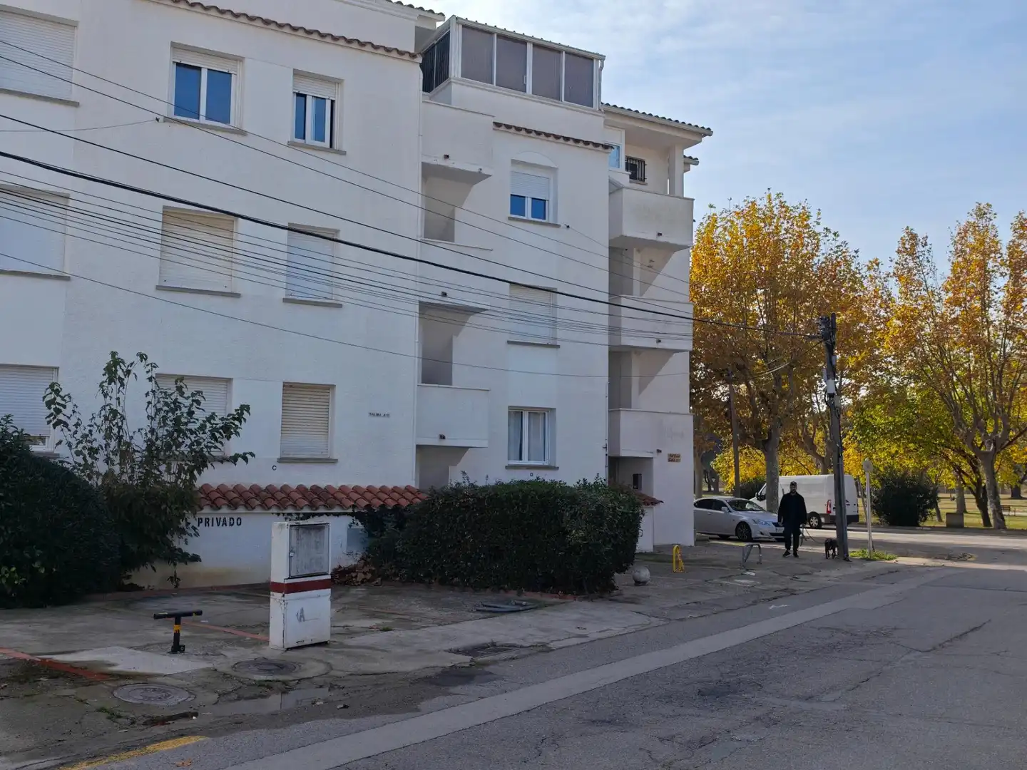 Außenansicht von Wohnungen zum Verkauf in Empuriabrava mit Terrasse