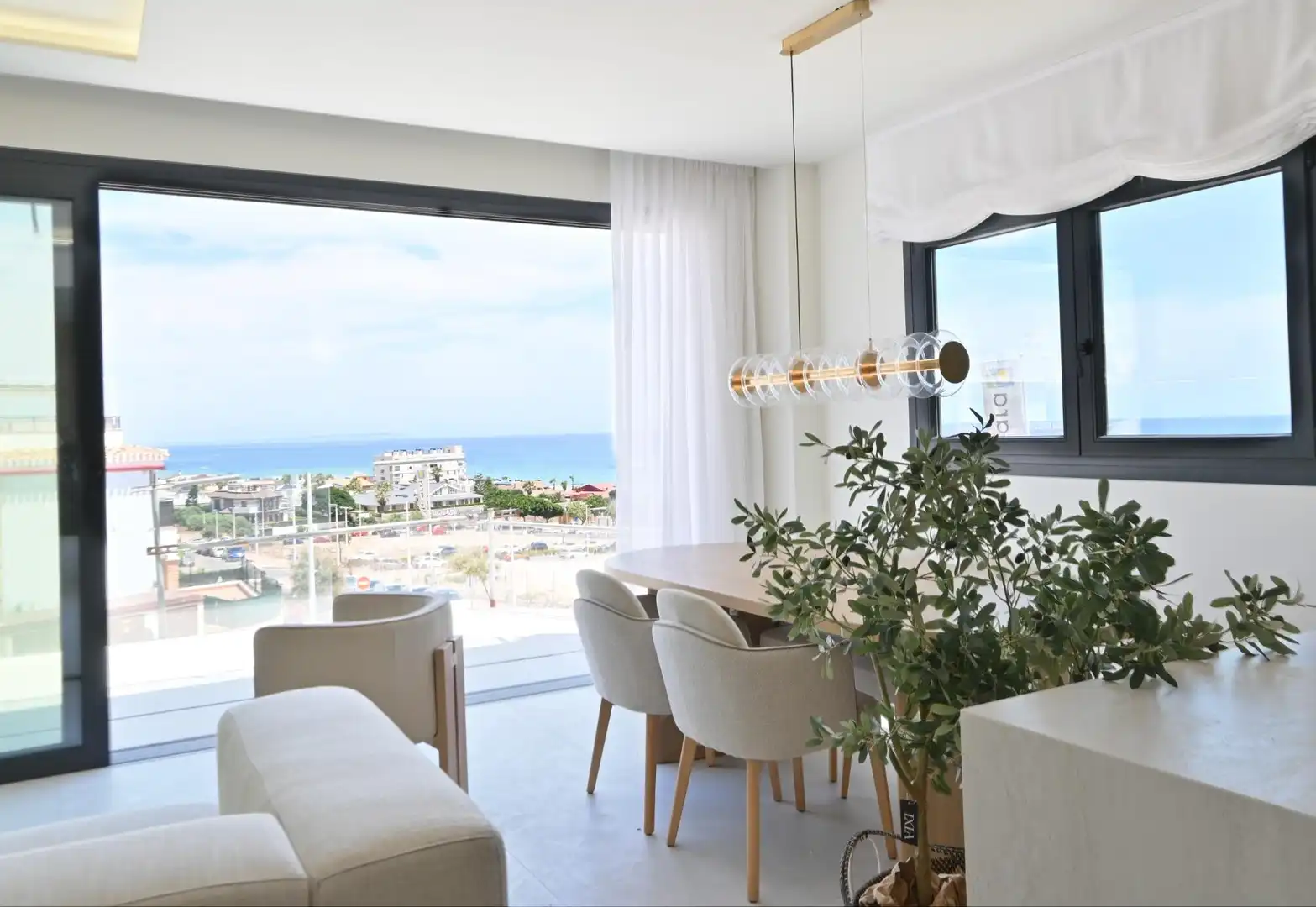 Bajo con jardín en venta en Calle Celindo, imagen 3