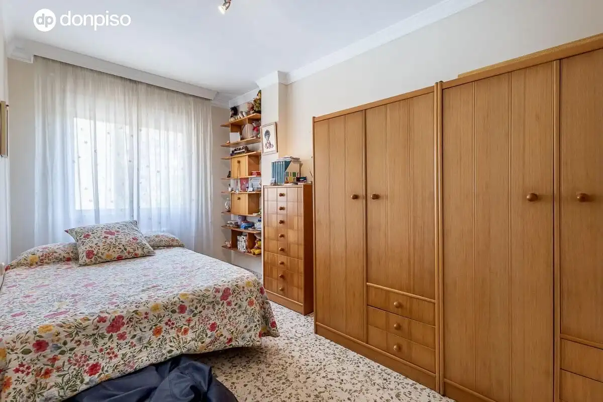 Bedroom of Flat for sale in Granada  with Heating and Terrace