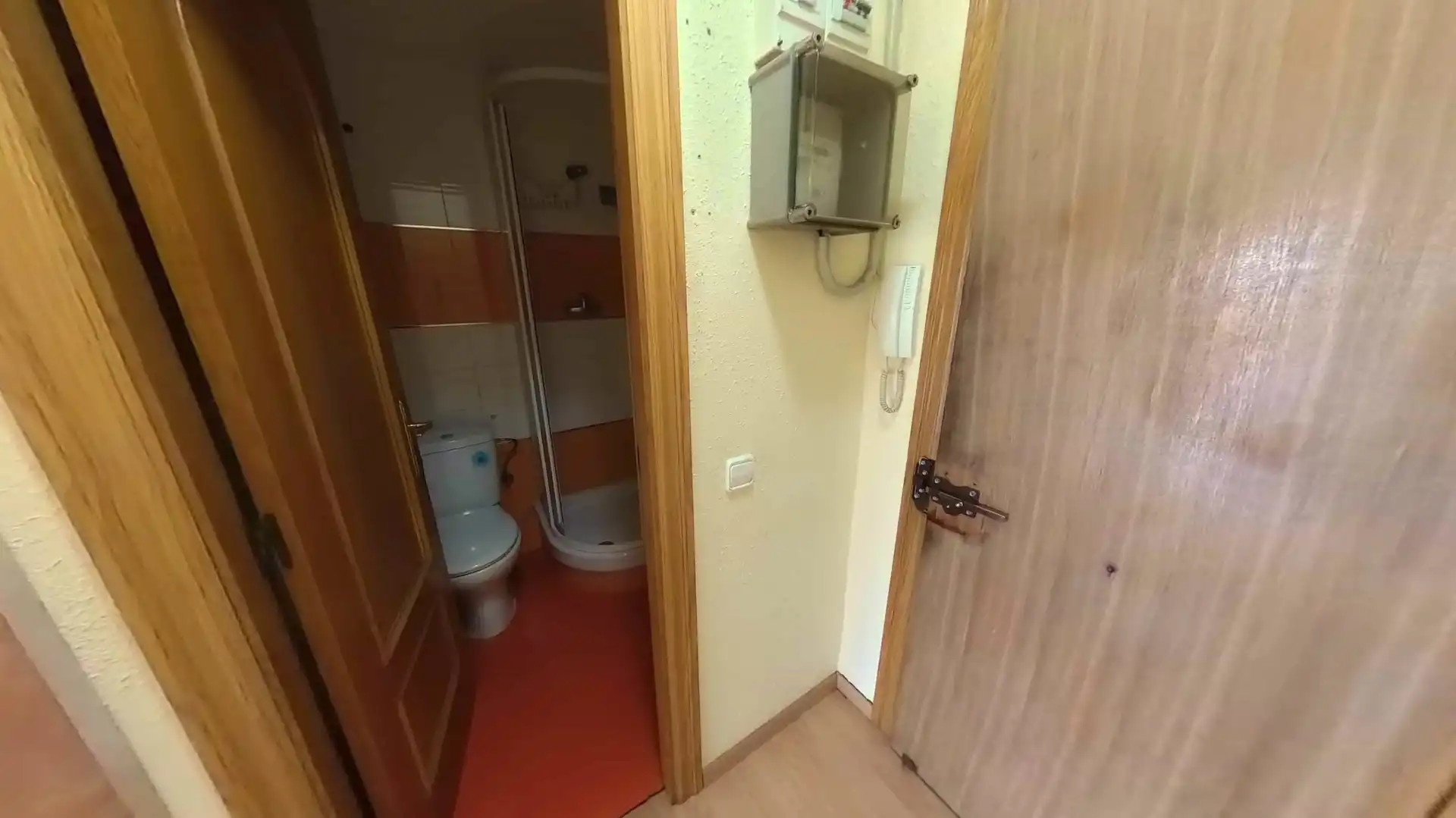 Bany de Pis en venda en Santa Coloma de Gramenet amb Balcó