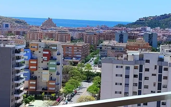 Vista exterior de Pis en venda en Alicante / Alacant amb Calefacció, Moblat i Balcó