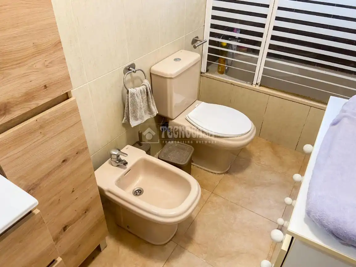 Badezimmer von Wohnung zum Verkauf in Viator mit Abstellraum