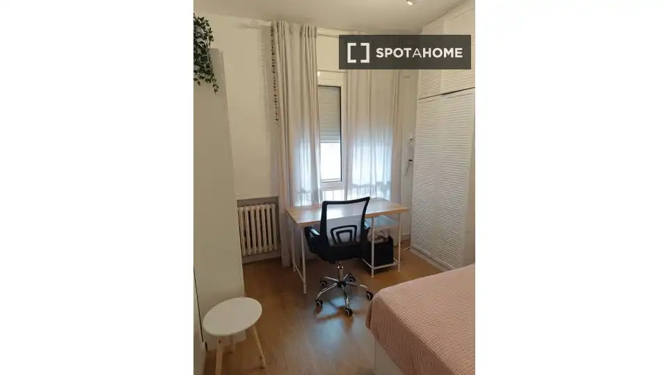 Habitación de Piso de alquiler en Barcelona con Aire acondicionado, Calefacción y Amueblado