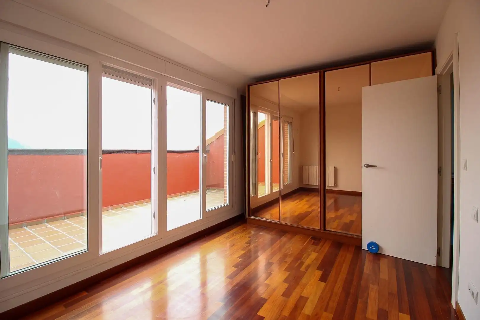 Dormitori de Casa adosada en venda en Hazas de Cesto amb Calefacció, Jardí privat i Parquet