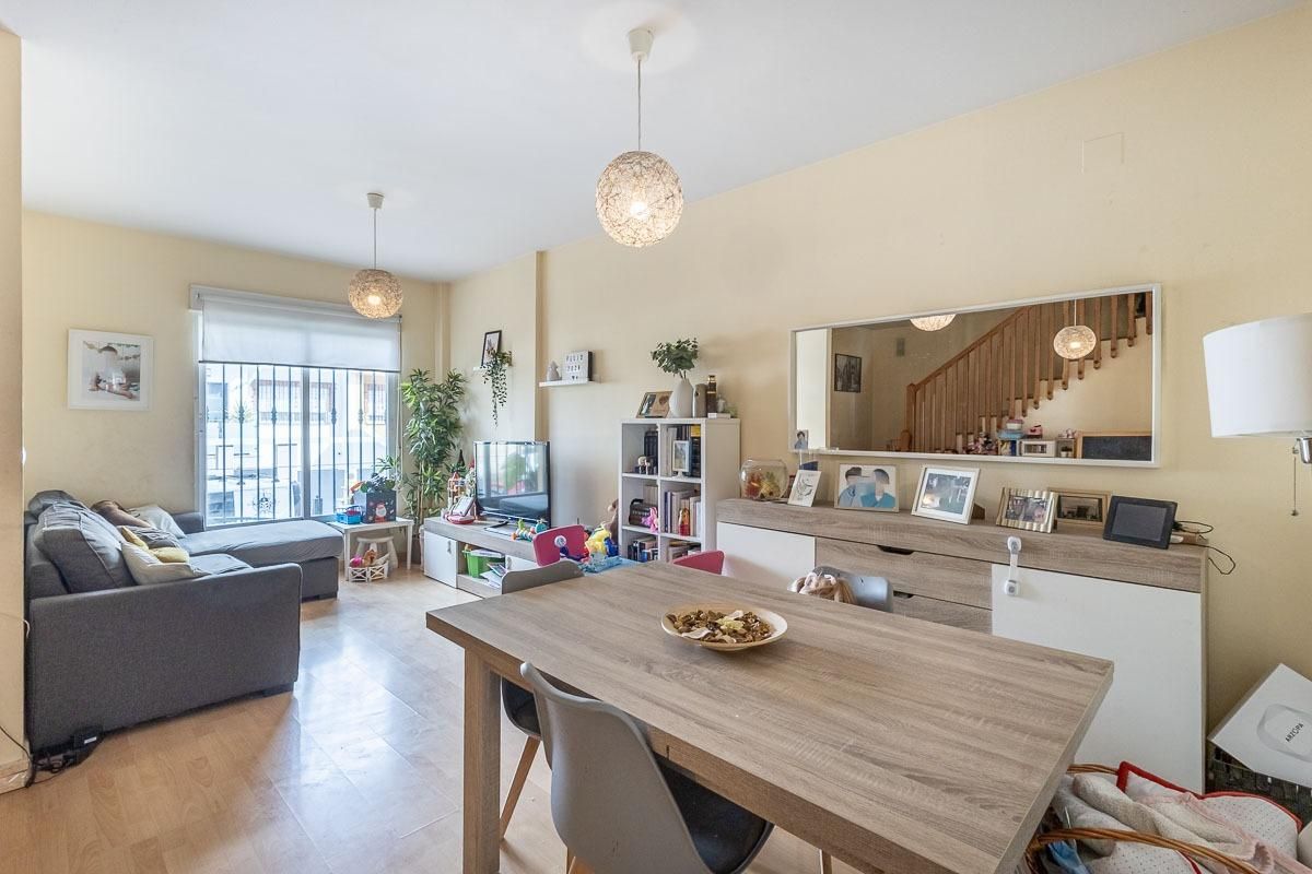 Living room of Single-family semi-detached for sale in Churriana de la Vega  with Balcony