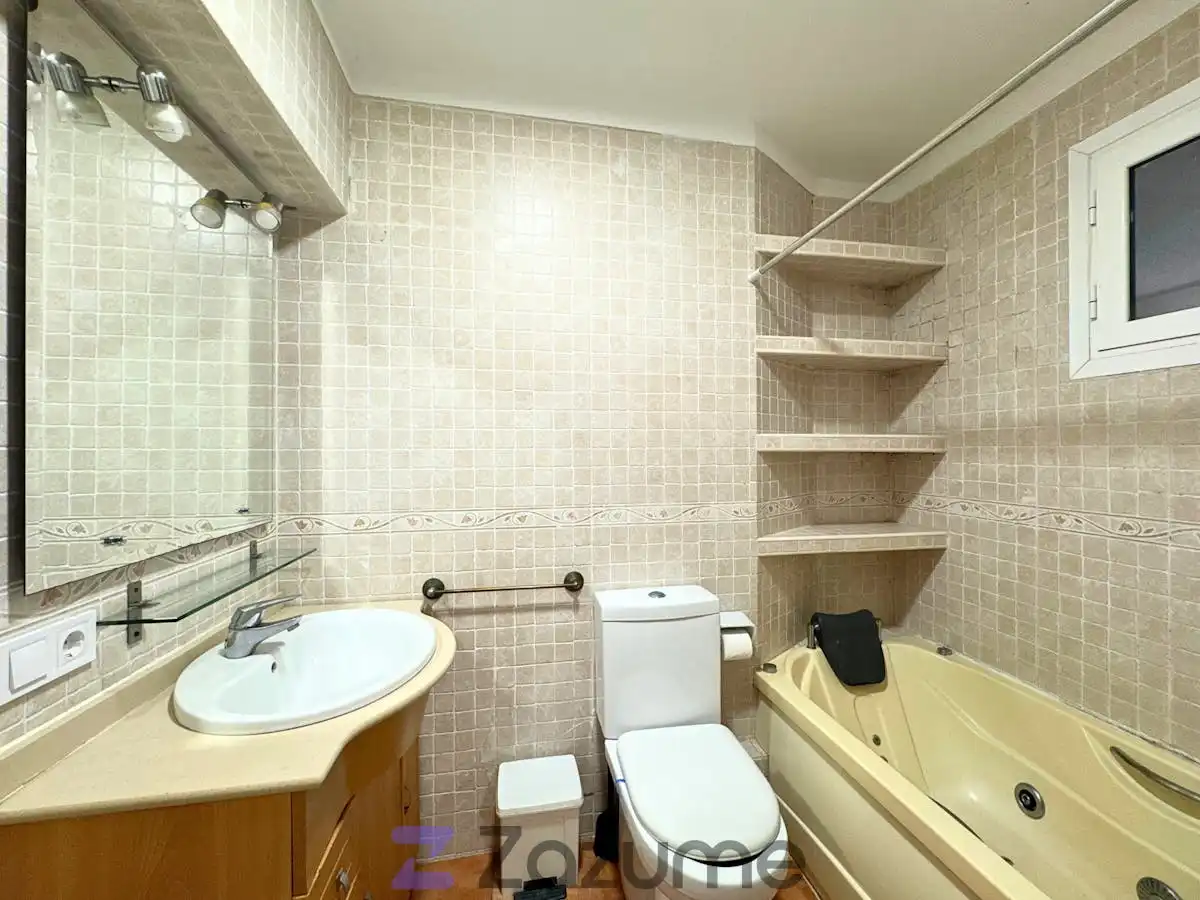 Baño de Piso de alquiler en  Palma de Mallorca con Calefacción, Parquet y Amueblado